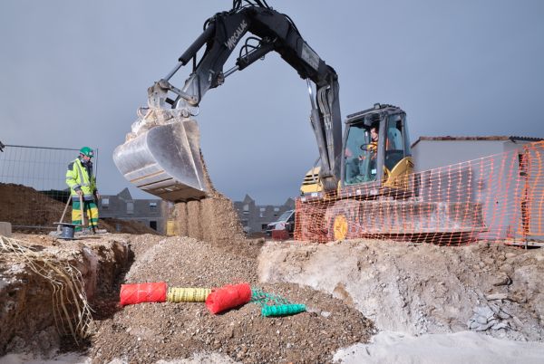 Pelleteuse récolant les déchets de chantiers